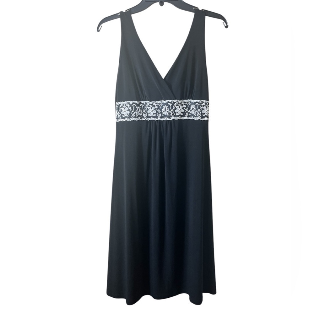 B. MOSS Black Sleeveless Midi Dress Size M Empire Waist White Lace Embroidery‎